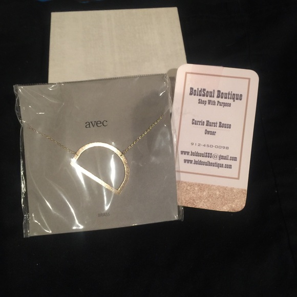 Gold plated gold D initial necklace - Picture 2 of 3